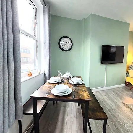 Cosy In Leeds, Free Wifi Holiday home Leeds (West Yorkshire)